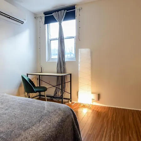 Downtown Retreat-Spacious Rooms With Shared Kitchen & Bath Toronto Exterior photo