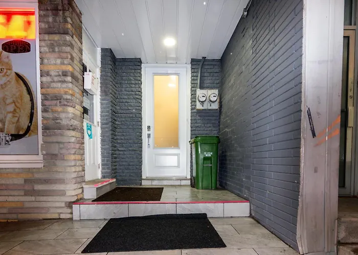 Downtown Retreat-Spacious Rooms With Shared Kitchen & Bath