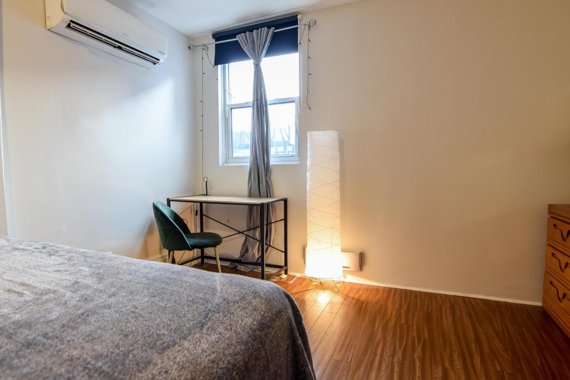 Downtown Retreat-spacious With Shared Kitchen & Bath Toronto