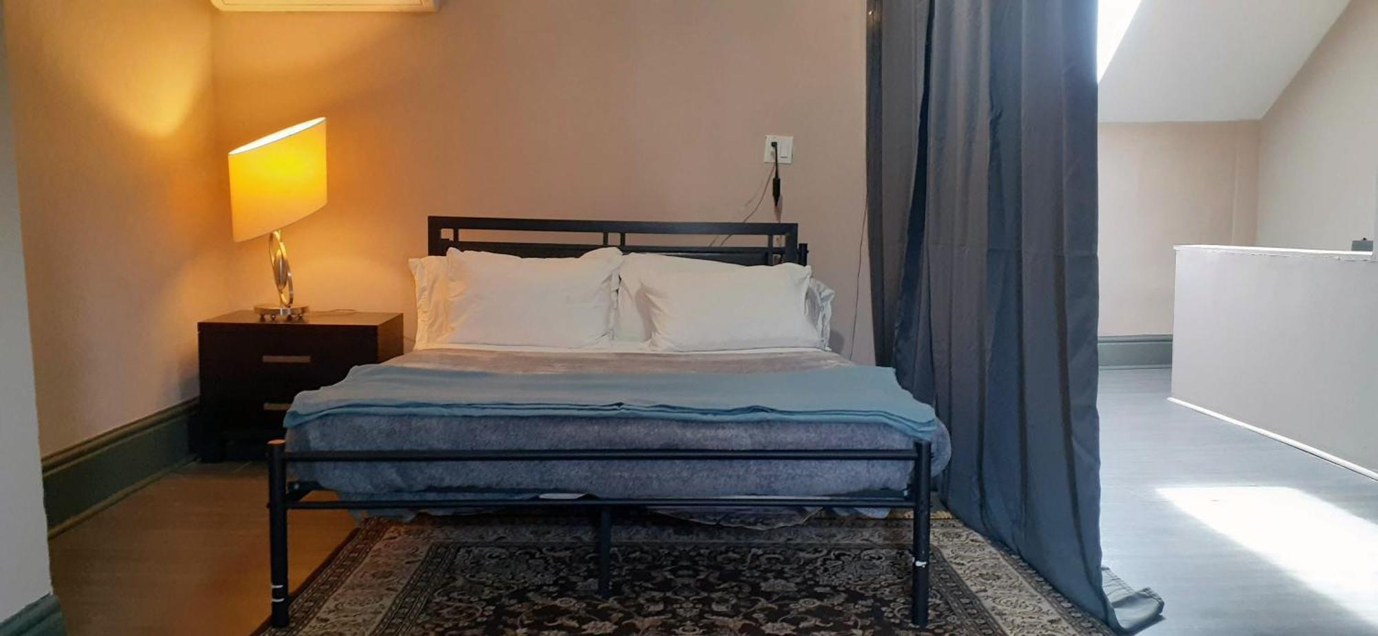 Apartment Downtown Retreat-spacious With Shared Kitchen & Bath *